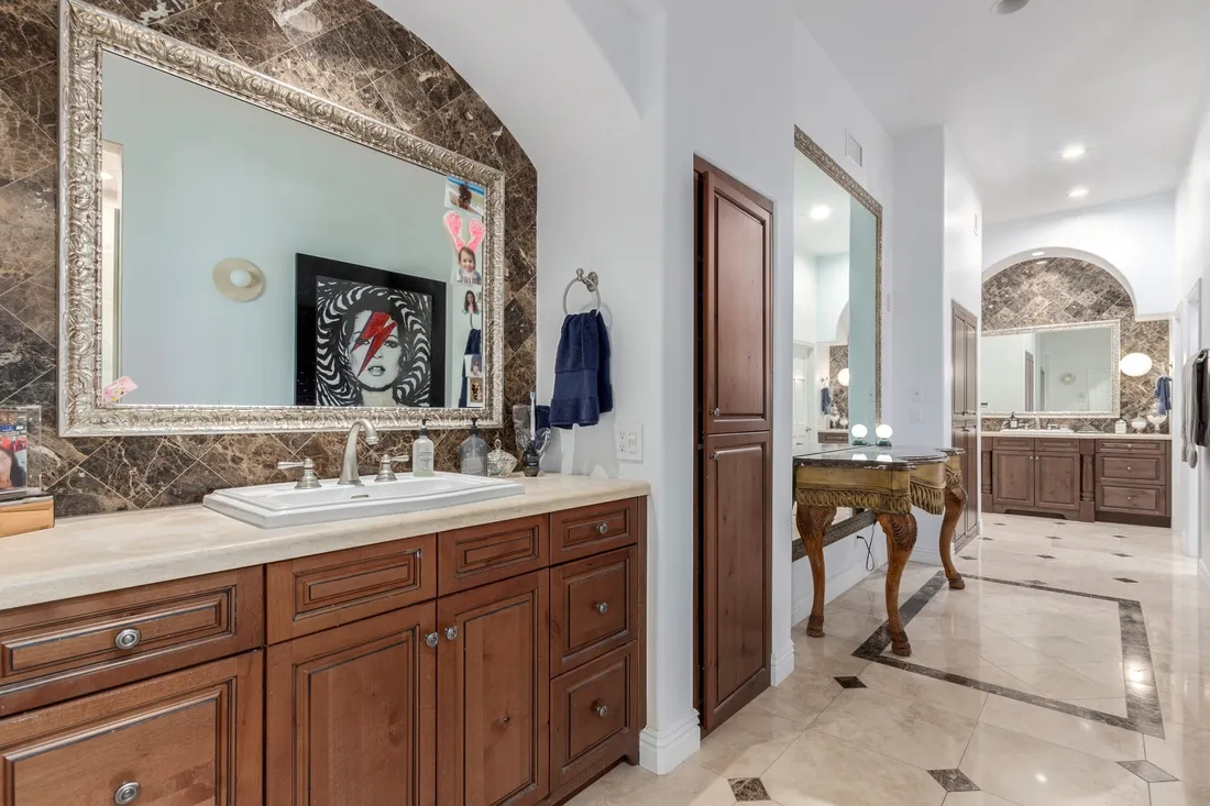 $2,299,000 11827 S Montezuma Ct