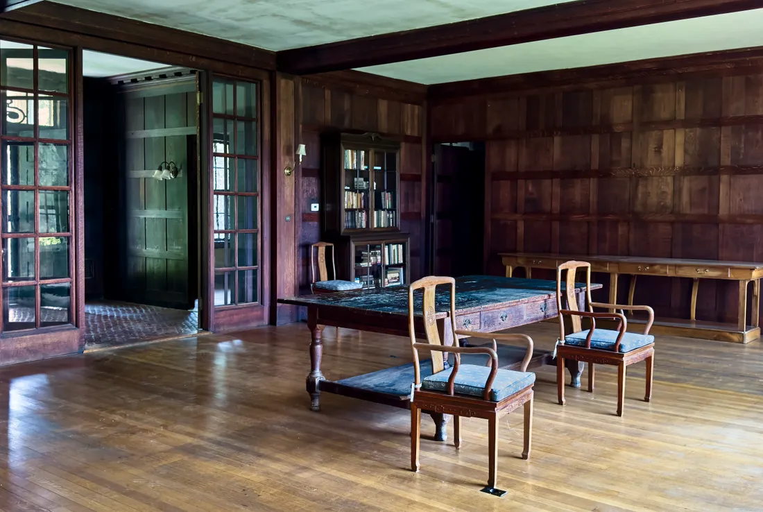 $4,995,000 Lenox Legacy: Natural Beauty, Architectural Significance, Enduring Charm.